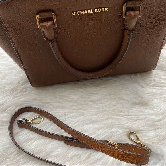 MICHAEL KORS Medium Selma Bag in Tan - Picture 11 of 13